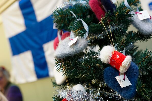 Шерстяные елочные игрушки от посольства Финляндии Шерстяные елочные игрушки от посольства Финляндии - Sputnik Латвия