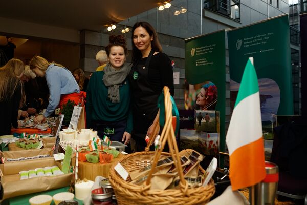 На стенде посольства Ирландии На стенде посольства Ирландии - Sputnik Латвия