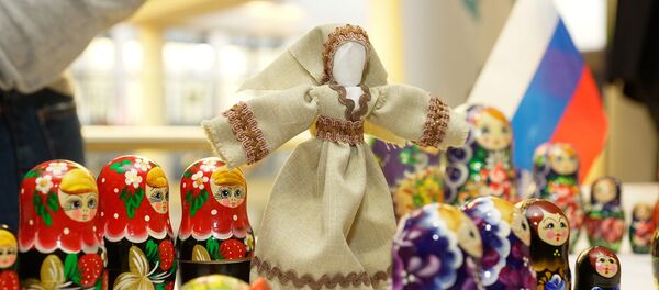 Матрешки на стенде посольства России Матрешки на стенде посольства России - Sputnik Latvija
