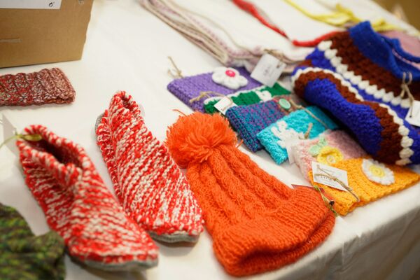 Поделки от Рижского международного женского клуба на Благотворительной ярмарке Поделки от Рижского международного женского клуба на Благотворительной ярмарке - Sputnik Латвия