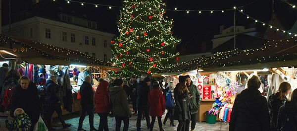 Rātslaukums Tallinā Rātslaukums Tallinā - Sputnik Latvija