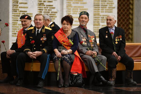 Ветераны России, СНГ и стран Балтии на Балу Победителей в Центральном музее Великой Отечественной войны на Поклонной горе в Москве - Sputnik Латвия