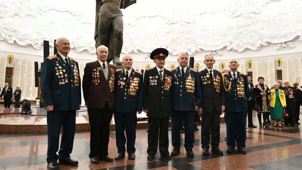 Ветераны на Балу Победителей в Центральном музее Великой Отечественной войны на Поклонной горе в Москве - Sputnik Латвия