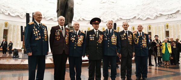 Ветераны на Балу Победителей в Центральном музее Великой Отечественной войны на Поклонной горе в Москве - Sputnik Латвия