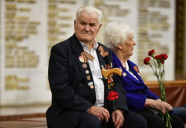 Ветераны на Балу Победителей в Центральном музее Великой Отечественной войны на Поклонной горе в Москве - Sputnik Латвия