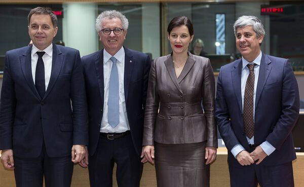 Выборы нового председателя совета министров финансов Еврогруппы - Sputnik Латвия