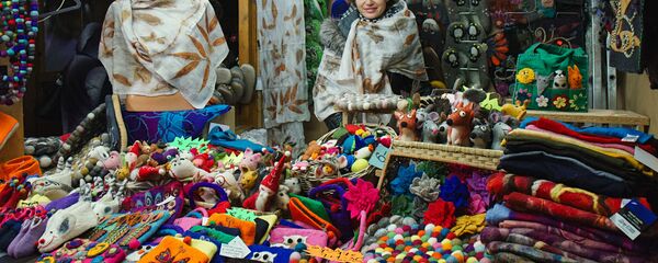 Рождественский рынок предлагает товары на любой вкус - Sputnik Латвия