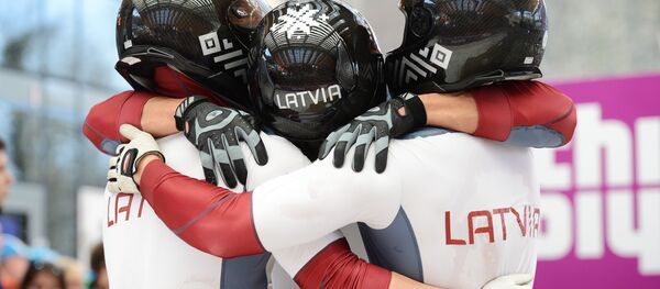 Оскар Мелбардис, Даумантс Дрейшкенс, Арвис Вилкасте и Янис Стренга на финише в финальном заезде четверок на соревнованиях по бобслею среди мужчин на XXII зимних Олимпийских играх в Сочи - Sputnik Латвия