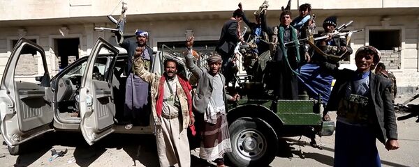 Хуситы на улицах Саны после смерти Салеха Хуситы на улицах Саны после смерти Салеха - Sputnik Латвия