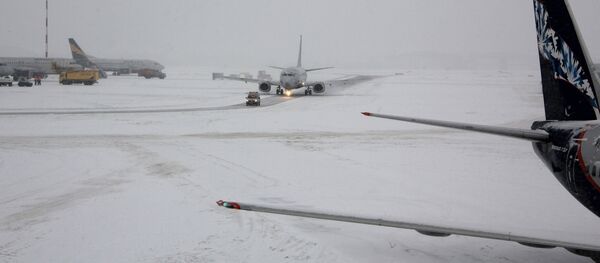 Самолеты на взлетно-посадочной полосе (ВПП) аэропорта Шереметьево - Sputnik Латвия