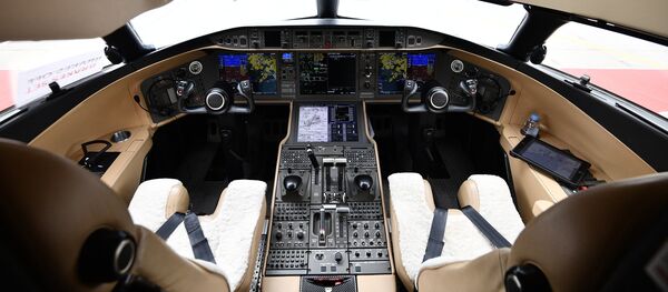 Кабина пилотов самолета Bombardier Global Express 6000 - Sputnik Латвия