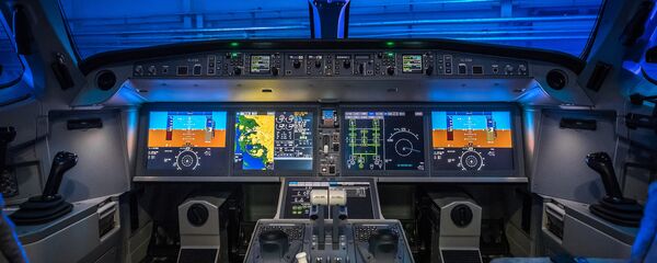 В кабине самолета Bombardier CS300 авиакомпании airBaltic - Sputnik Латвия