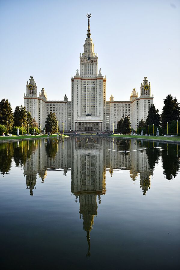 Здание Московского университета на Воробьевых горах - Sputnik Латвия