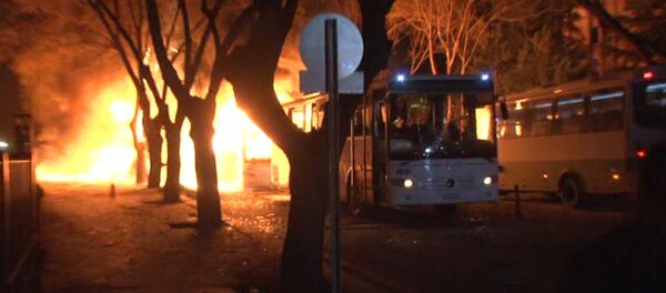 Заминированный автомобиль взорвался в центре Анкары. Кадры с места ЧП - Sputnik Латвия