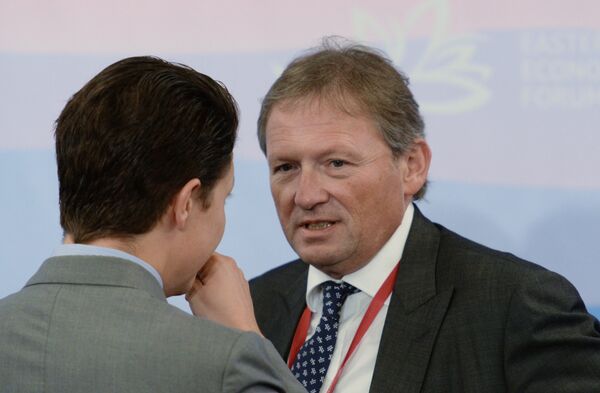 Уполномоченный при президенте РФ по защите прав предпринимателей Борис Титов (справа) и партнер, управляющий директор The Boston Consulting Group Макс Хаузер - Sputnik Латвия