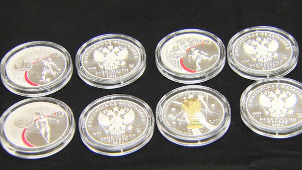Krievijas Banka laidusi klājā kolekcijas monētas par godu PČ futbolā 2018 - Sputnik Latvija