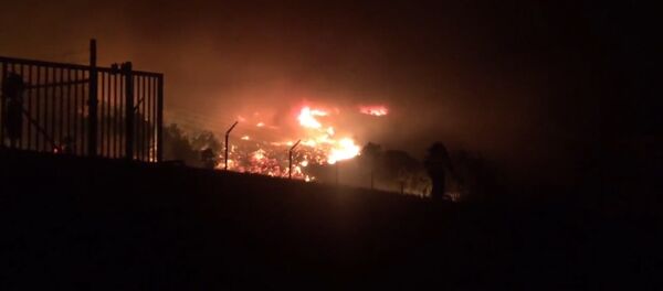 Мощные природные пожары бушуют в штате Калифорния (США) - Sputnik Латвия