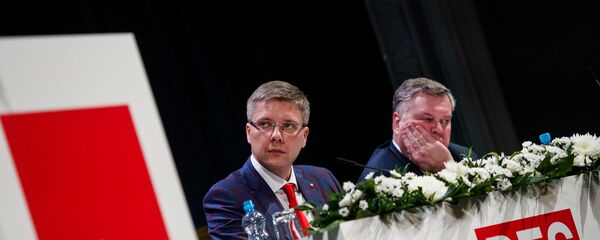 Нил Ушаков и Янис Урбанович на съезде партии Согласие - Sputnik Латвия