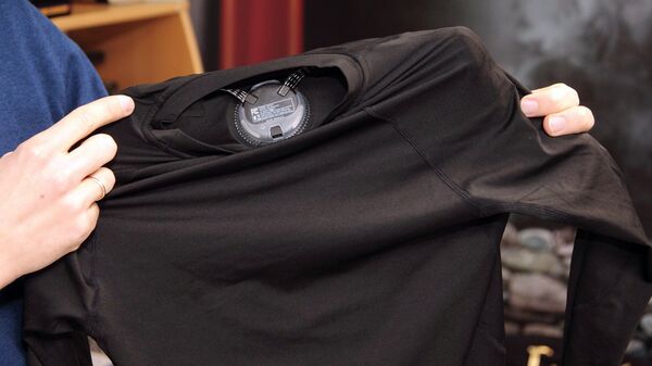 Специальная игровая майка с встроенными сенсорами и датчиками Специальная игровая майка с встроенными сенсорами и датчиками - Sputnik Латвия