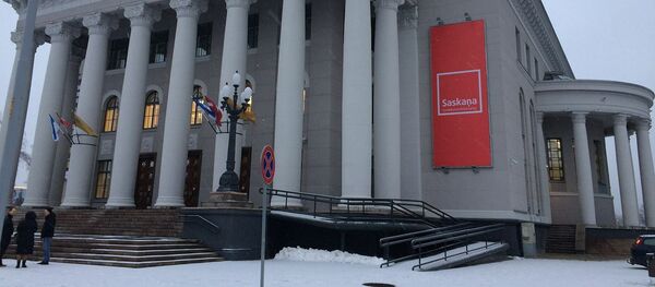 Баннер партии Согласие на фасаде Дворца культуры ВЭФ - Sputnik Латвия