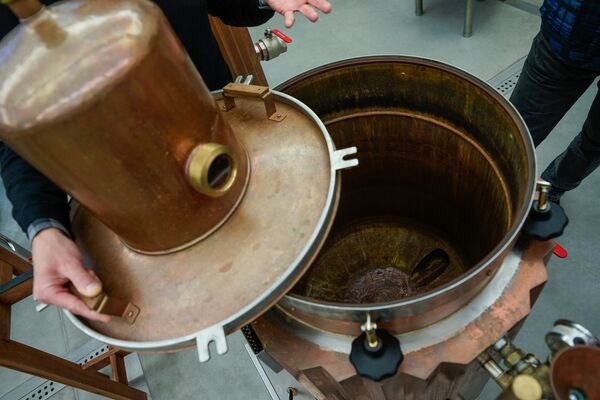 Медный аламбик для дистилляции - Sputnik Латвия