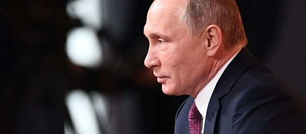 Ежегодная большая пресс-конференция президента РФ Владимира Путина Ежегодная большая пресс-конференция президента РФ Владимира Путина - Sputnik Латвия
