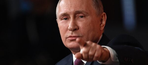 Ежегодная большая пресс-конференция президента РФ Владимира Путина Ежегодная большая пресс-конференция президента РФ Владимира Путина - Sputnik Латвия