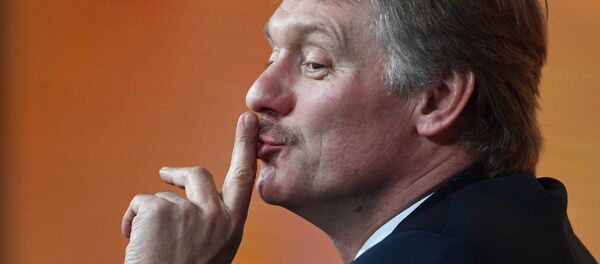 Пресс-секретарь президента РФ Дмитрий Песков на большой пресс-коференции Владимира Путина - Sputnik Латвия