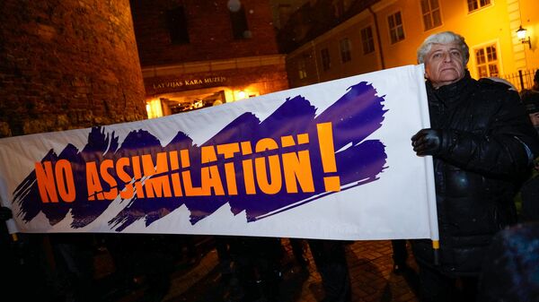 Akcija krievu skolu atbalstam Rīgā - Sputnik Latvija