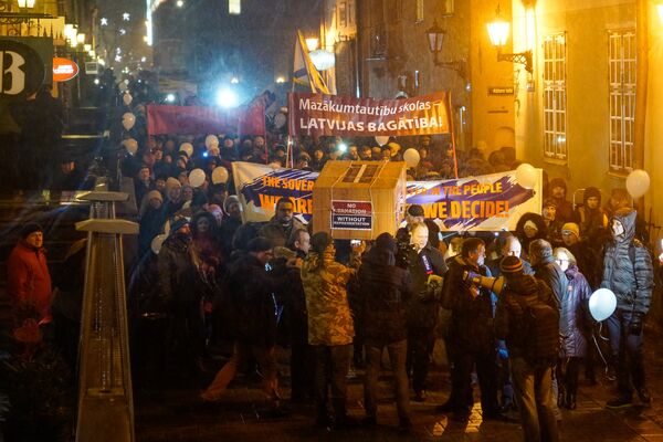 Акция в защиту русских школ в Риге, 14 декабря 2017 года - Sputnik Латвия