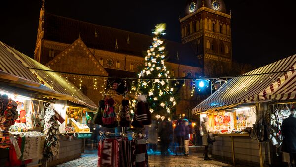 Елка и Рождественский базар на Домской площади - Sputnik Латвия