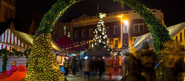 Елка и Рождественский базар на Домской площади - Sputnik Латвия