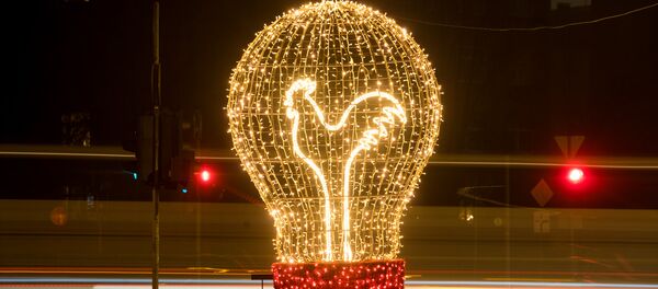 Арт объект Рождественская лампочка на улице Экспорта - Sputnik Латвия