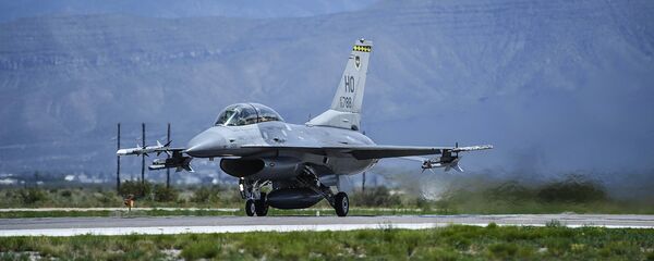 Американский истребитель F-15 Fighting Falcon - Sputnik Латвия