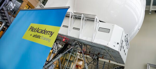 Lidojumu apmācības simulators Diamond Aircraft DSIM - Sputnik Latvija