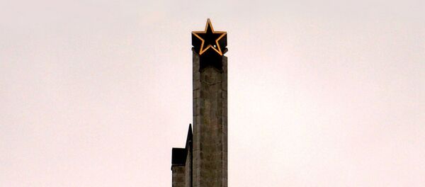 Памятник освободителям Риги. Завершение центральной колонны - Sputnik Латвия