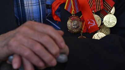 Ордена и медали на груди ветерана Великой отечественной войны