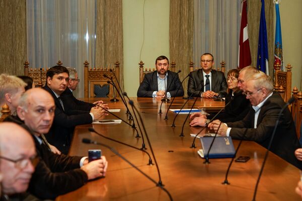 Представители Russian Food Road Show на встрече в Рижской думе Представители Russian Food Road Show на встрече в Рижской думе - Sputnik Латвия