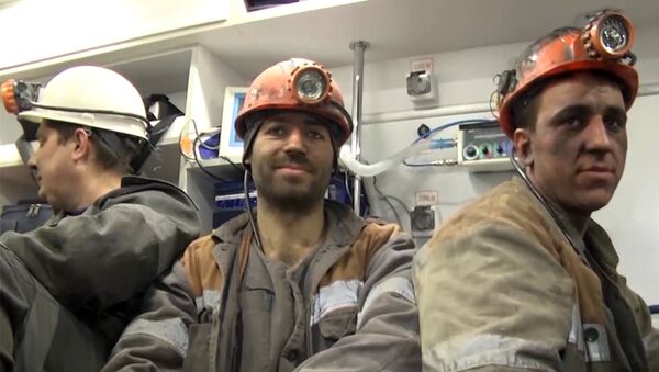 Спасательная операция троих горняков, заблокированных обвалом в шахте - Sputnik Латвия