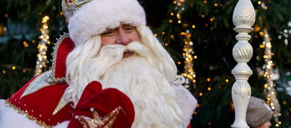 Дед Мороз из Великого Устюга на Домской площади в Риге - Sputnik Латвия
