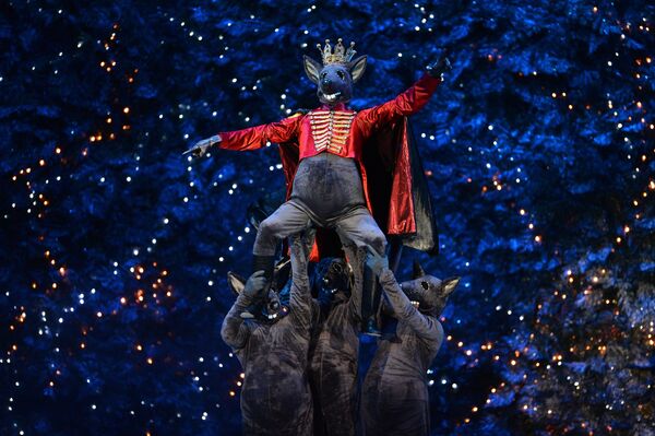 Сцена из балета П.Чайковского Щелкунчик в постановке Игоря Зеленского на сцене Новосибирского Государственного Академического театра оперы и балета - Sputnik Латвия