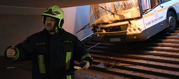 Autobuss iebrauca pazemes pārejā Maskavas rietumos: ir bojāgājušie Autobuss iebrauca pazemes pārejā Maskavas rietumos: ir bojāgājušie - Sputnik Latvija
