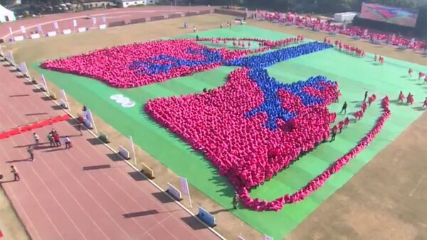 Более 5000 детей сформировали гигантское изображение человеческих легких в Нью-Дели - Sputnik Latvija