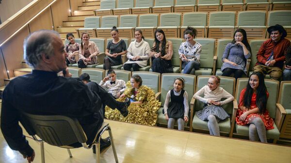 Валерий Гергиев встретился с участниками проекта Ты супер! Танцы Валерий Гергиев встретился с участниками проекта Ты супер! Танцы - Sputnik Латвия