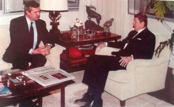 На встрече с экс-президентом США Рональдом Рейганом - Sputnik Латвия