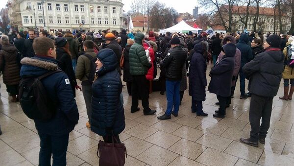 Митинг в Вильнюсе под названием Поход последних врачей в аэропорт - Sputnik Латвия