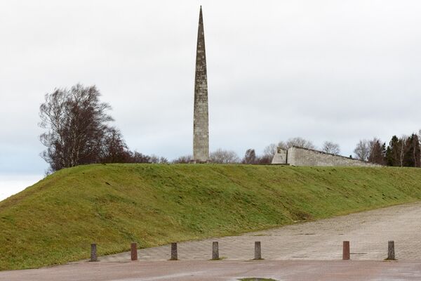 Обелиск на Маарьямяги не связан с историей Великой Отечественной войны.  Памятник был установлен в память о моряках Балтийского флота, и их подвиге, который они совершили в 1918 году - Sputnik Латвия