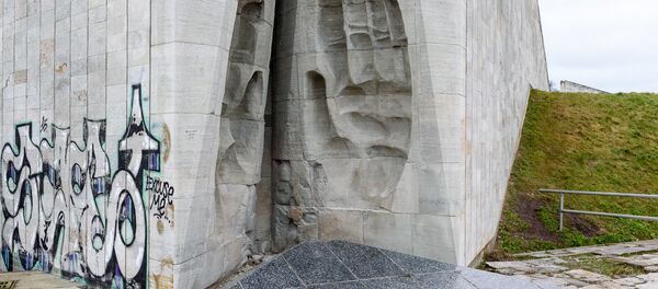 Skulptūru kompozīcija Mūžīgā uguns Skulptūru kompozīcija Mūžīgā uguns - Sputnik Latvija