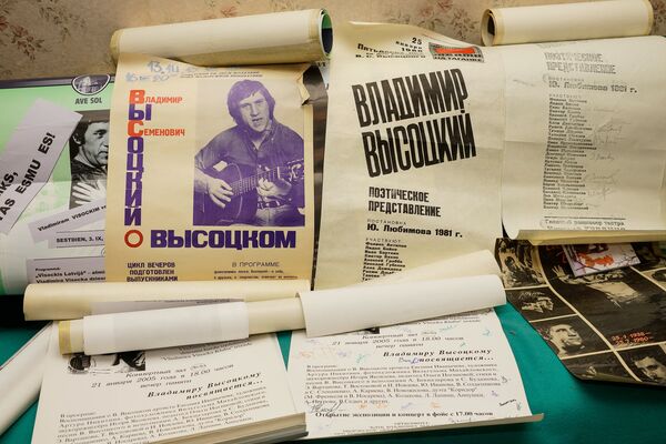 Коллекция афиш с выступлений Владимира Высоцкого и постановок о его творчестве - Sputnik Латвия