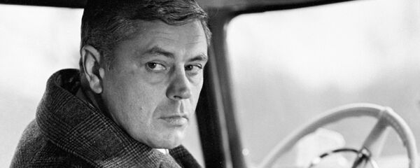 Донатас Банионис в фильме Мертвый сезон Донатас Банионис в фильме Мертвый сезон - Sputnik Латвия